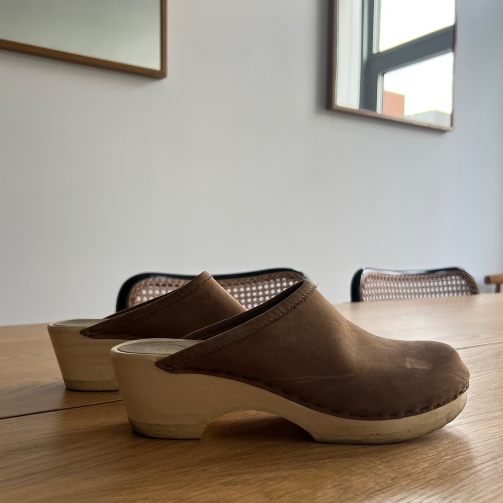 No. 6 clogs in neutral suede - Size 36